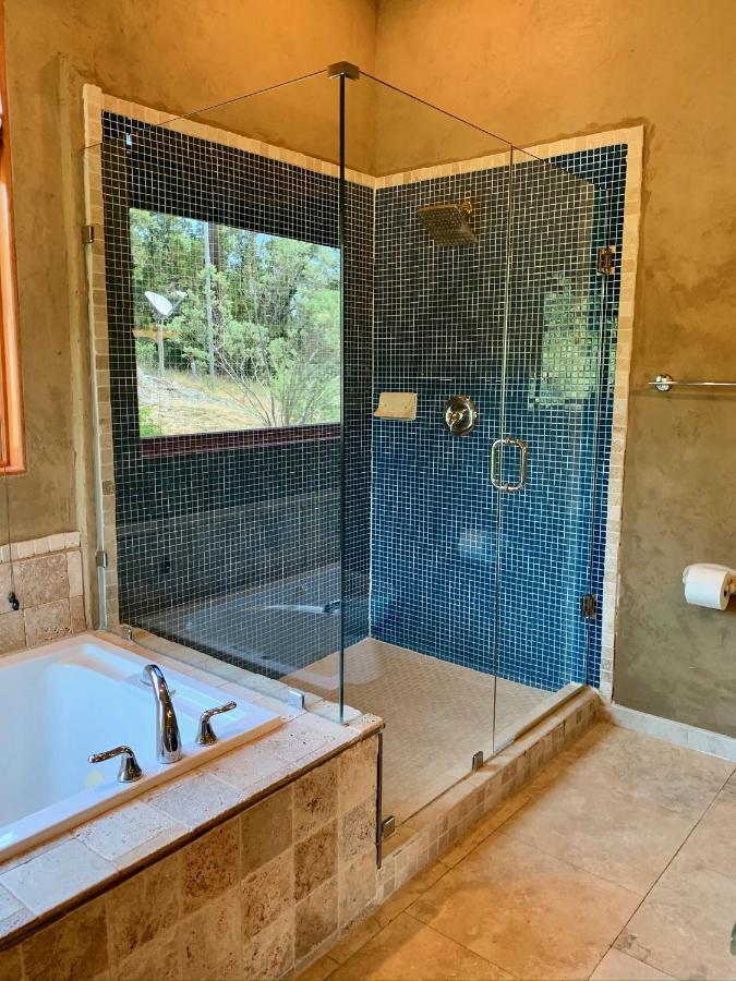 Scenic Hill Country Retreat - Rhino Ranch Villa New Braunfels Ngoại thất bức ảnh
