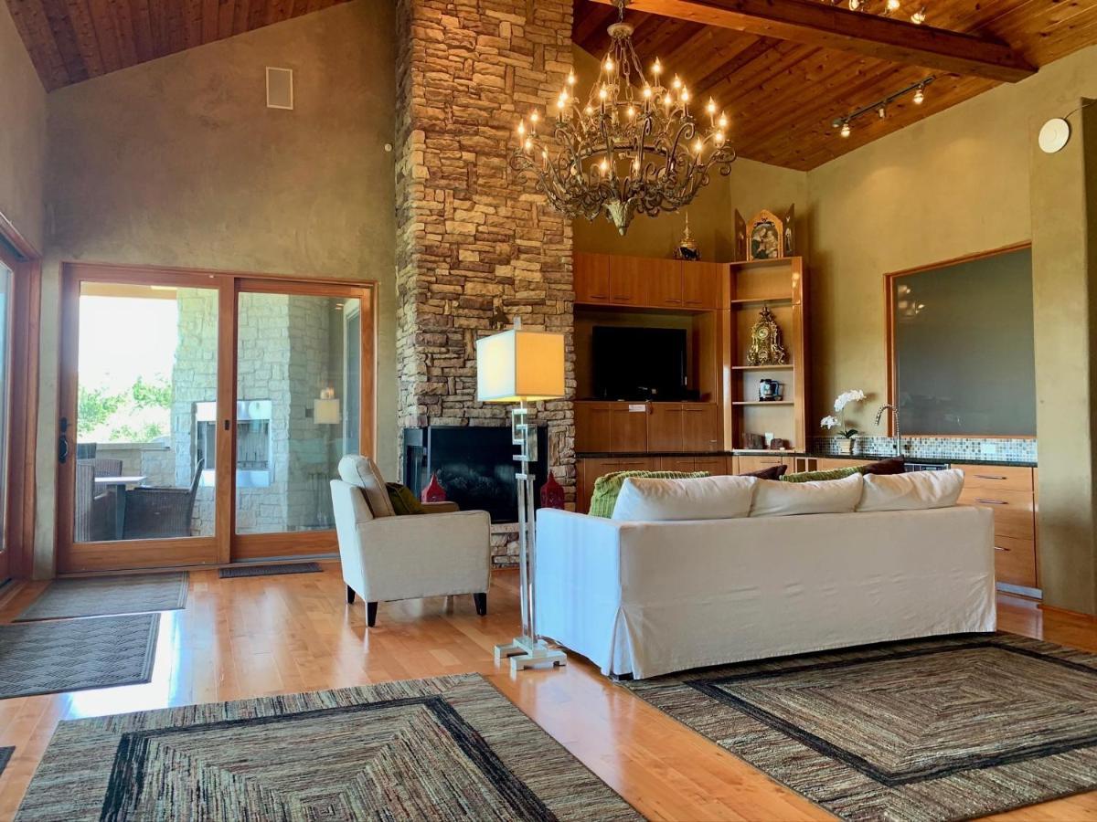 Scenic Hill Country Retreat - Rhino Ranch Villa New Braunfels Ngoại thất bức ảnh